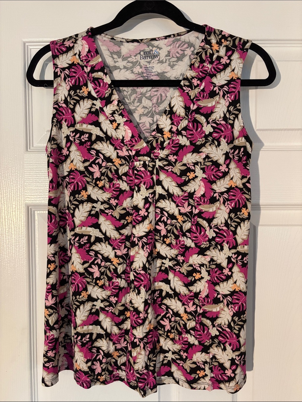 croft & barrow Black Floral V-Neck Sleeveless Camisole with Pink & Cream Leaves